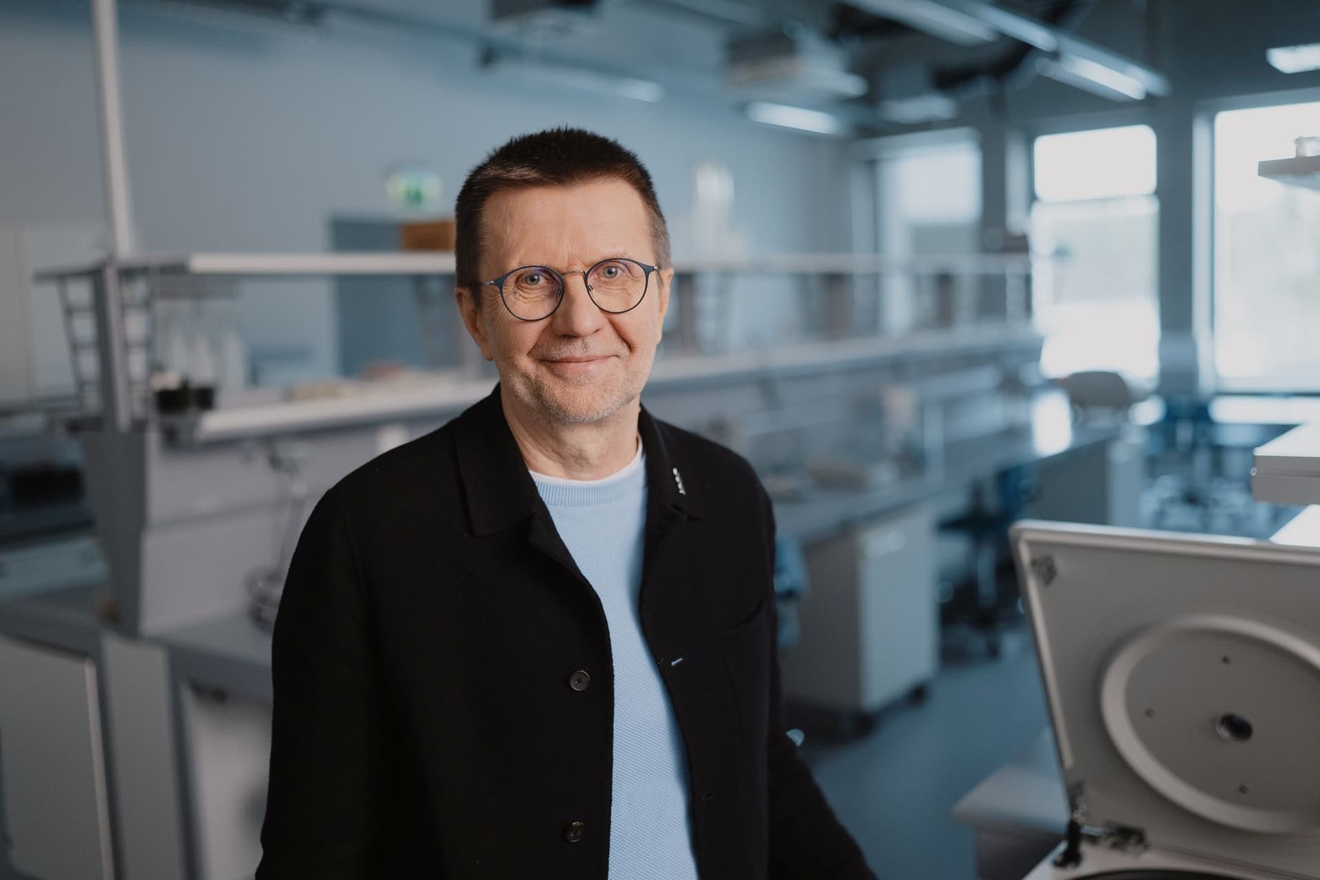 Profesorius Virginijus Šikšnys laboratorijoje